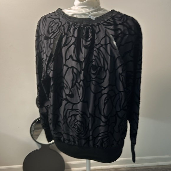 FableticsTop - Picture 3 of 12